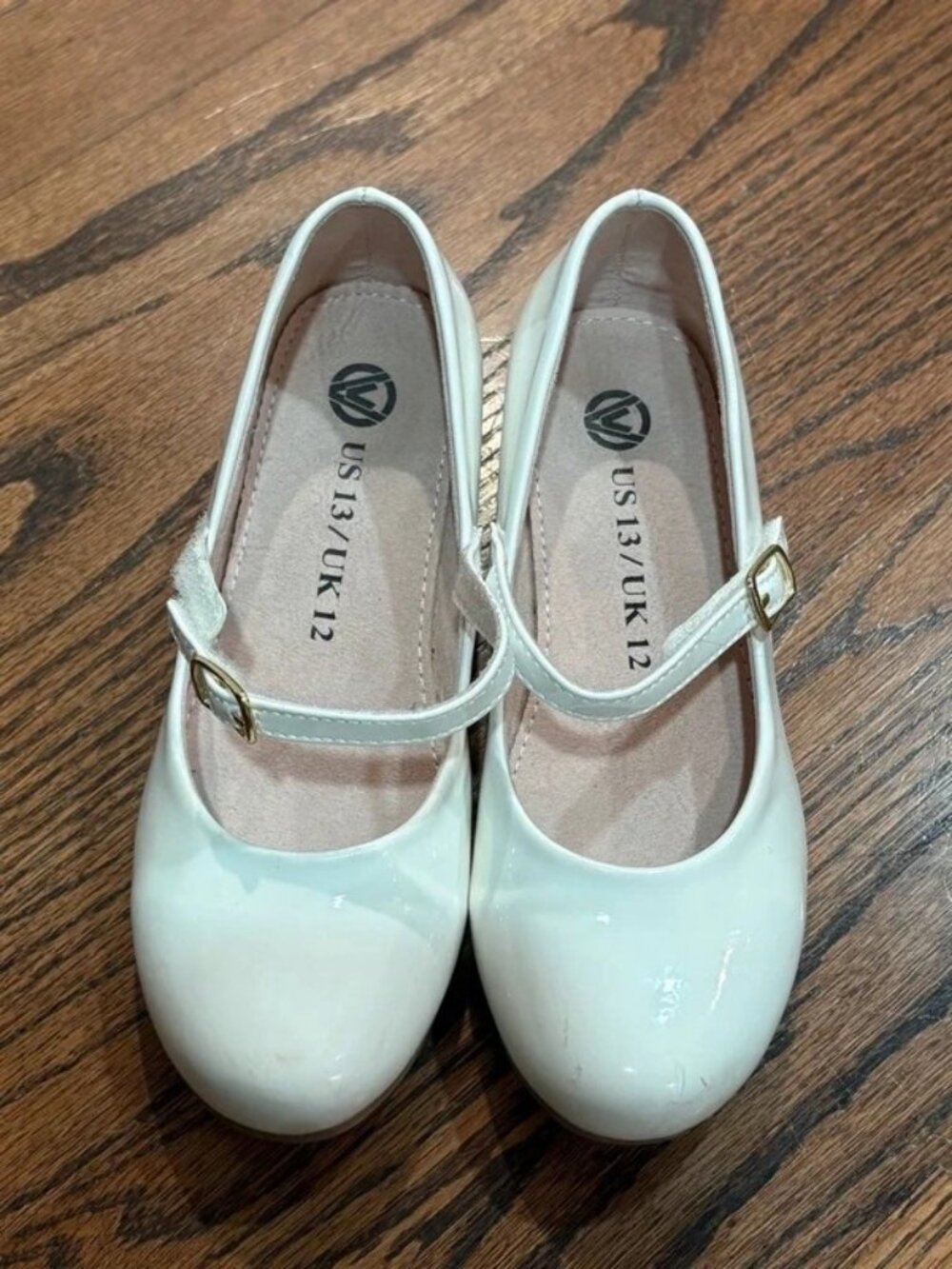 Girls 13C Like New White Patent Mary Jane Girls Princess Shoes with Buckle Perfe